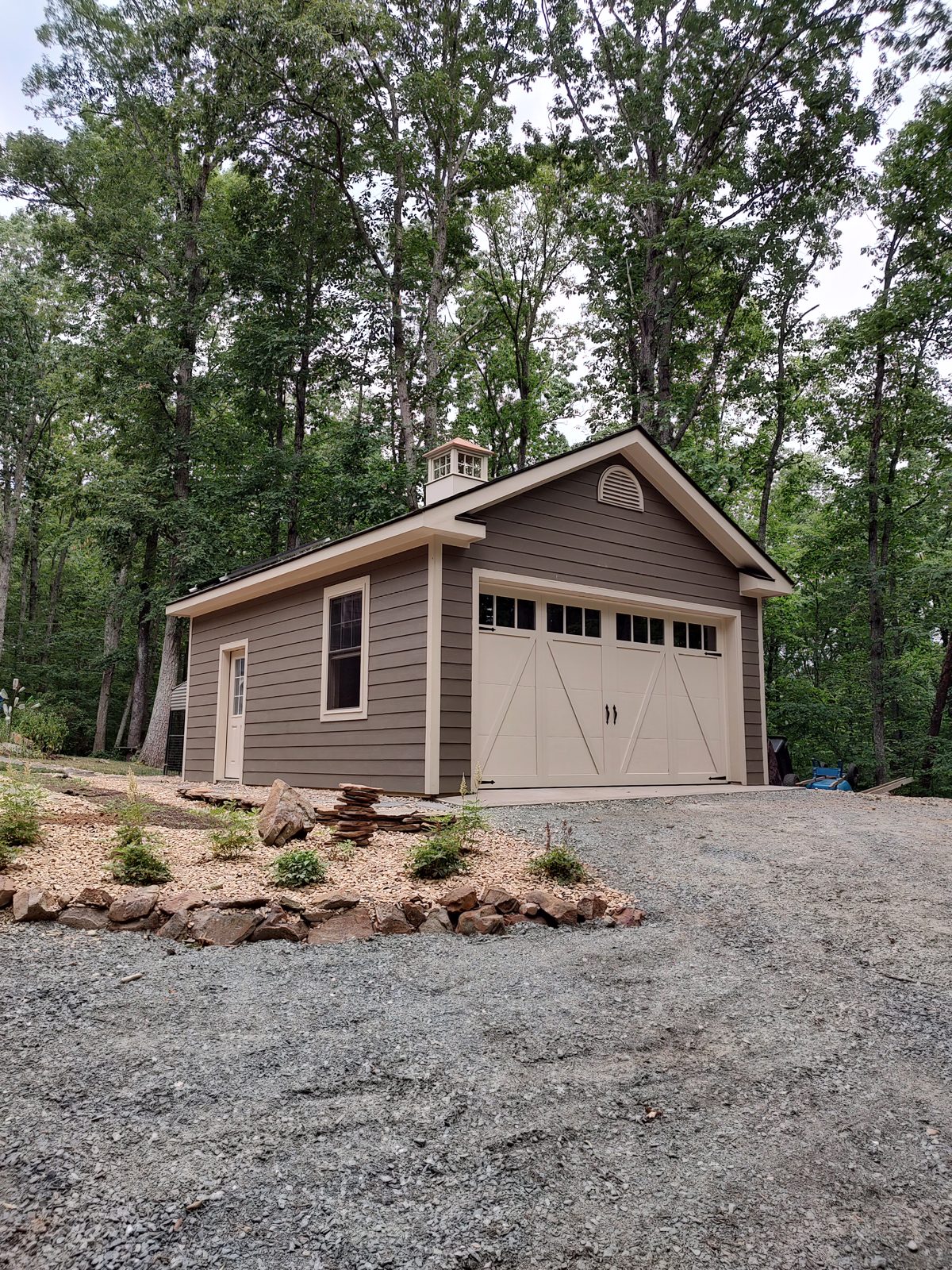 Single story garage recently built by Custom Garages of Virginia