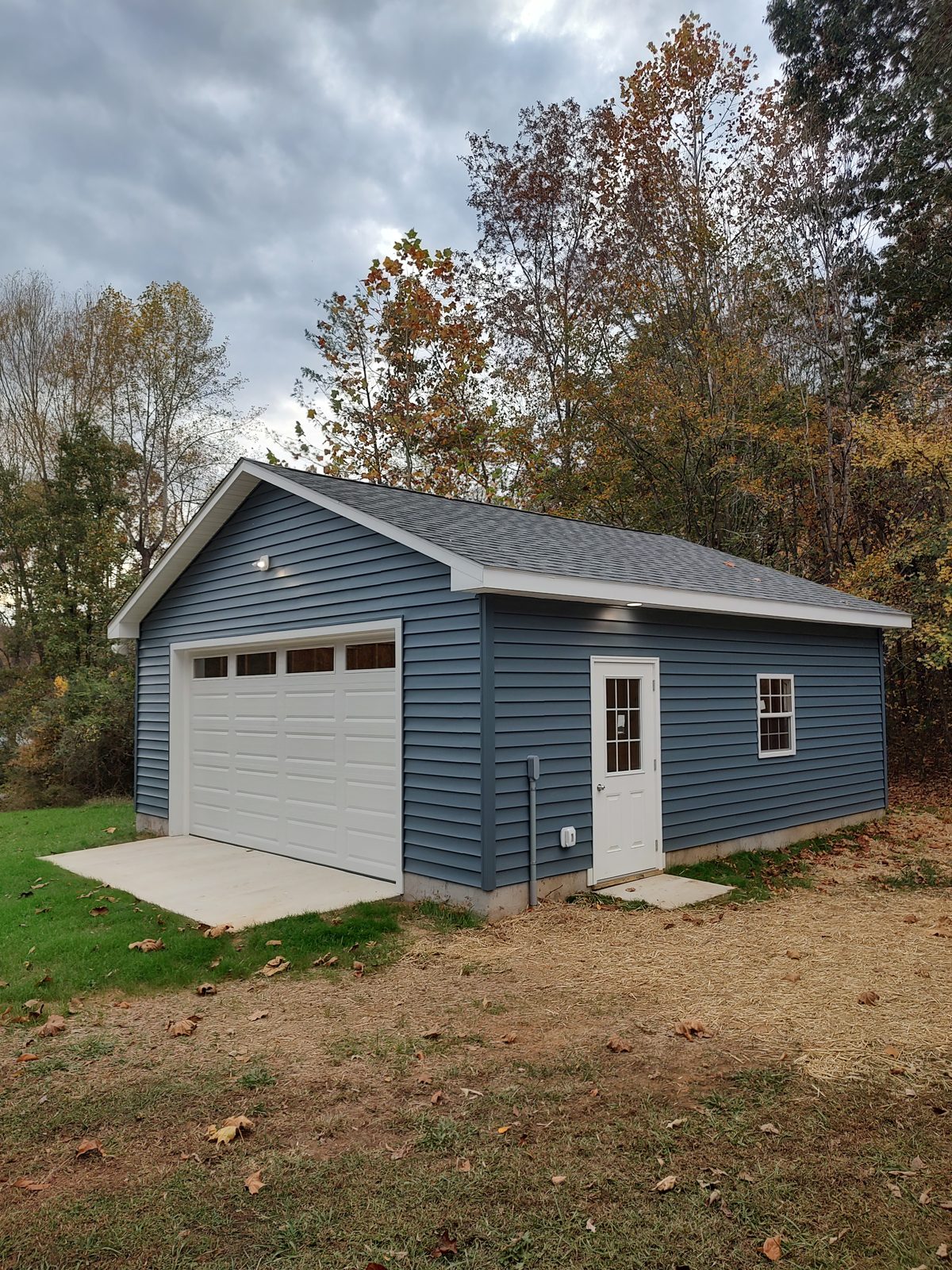 Single story garage recently built by Custom Garages of Virginia
