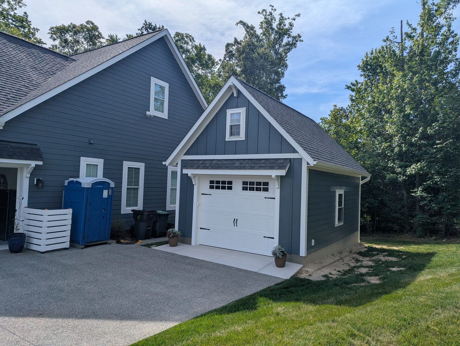 Single story garage recently built by Custom Garages of Virginia