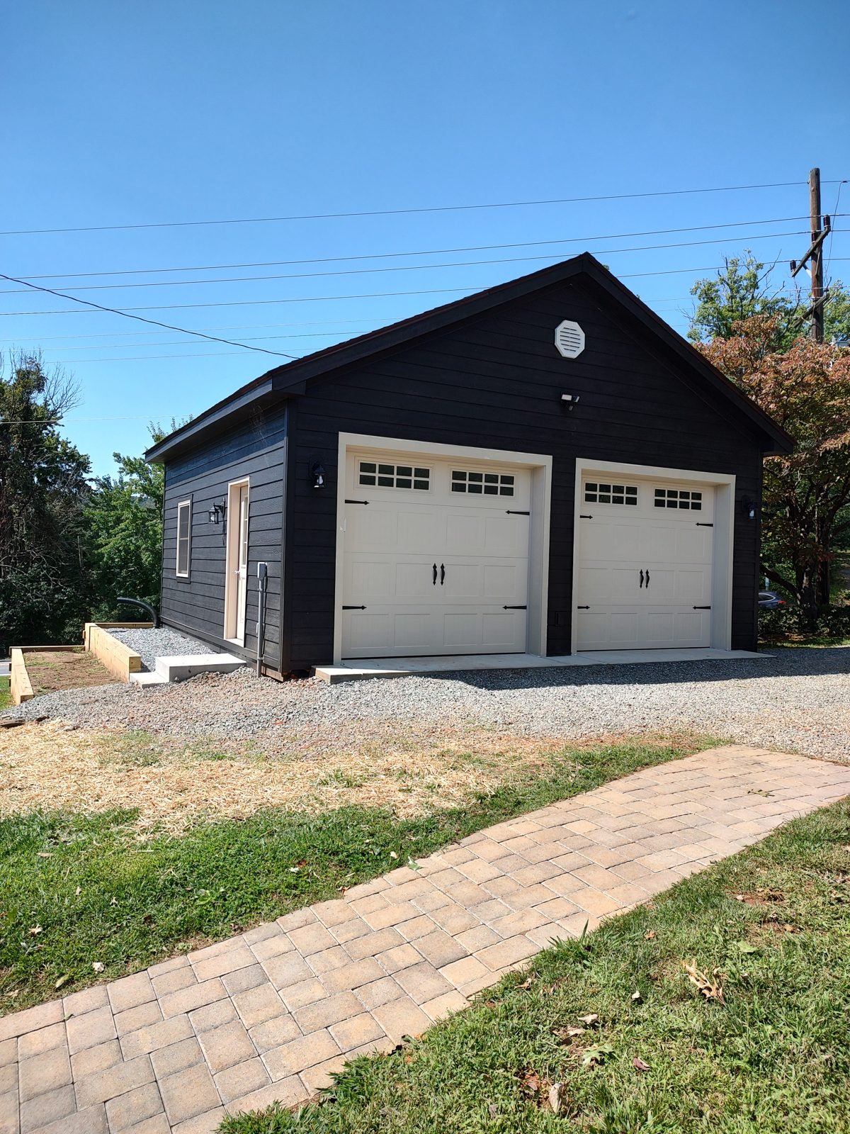 Single story garage recently built by Custom Garages of Virginia