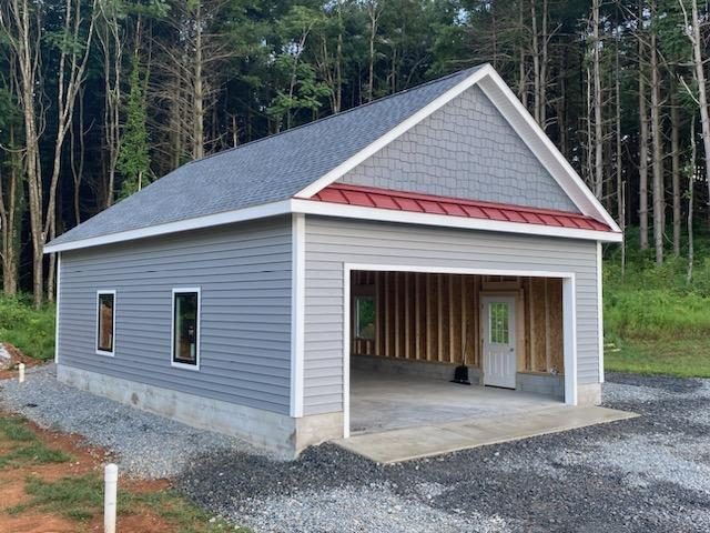 Single story garage recently built by Custom Garages of Virginia