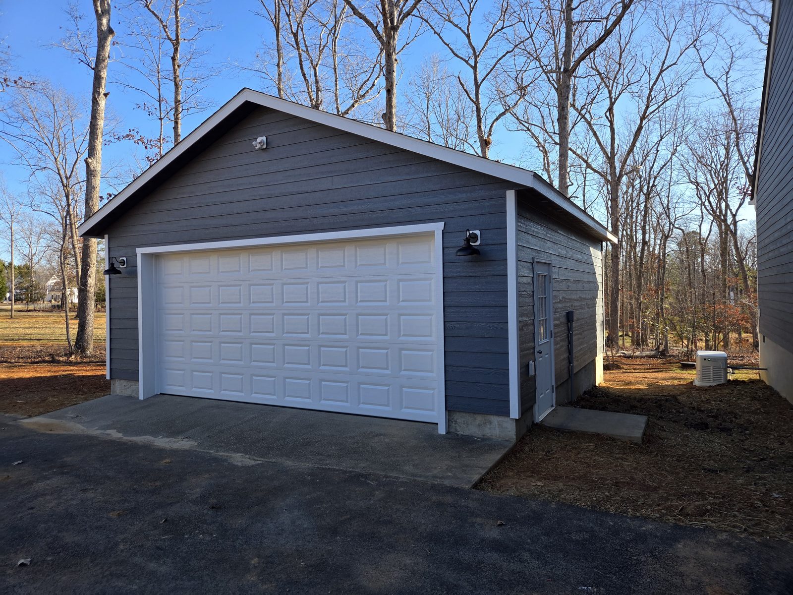Single story garage recently built by Custom Garages of Virginia