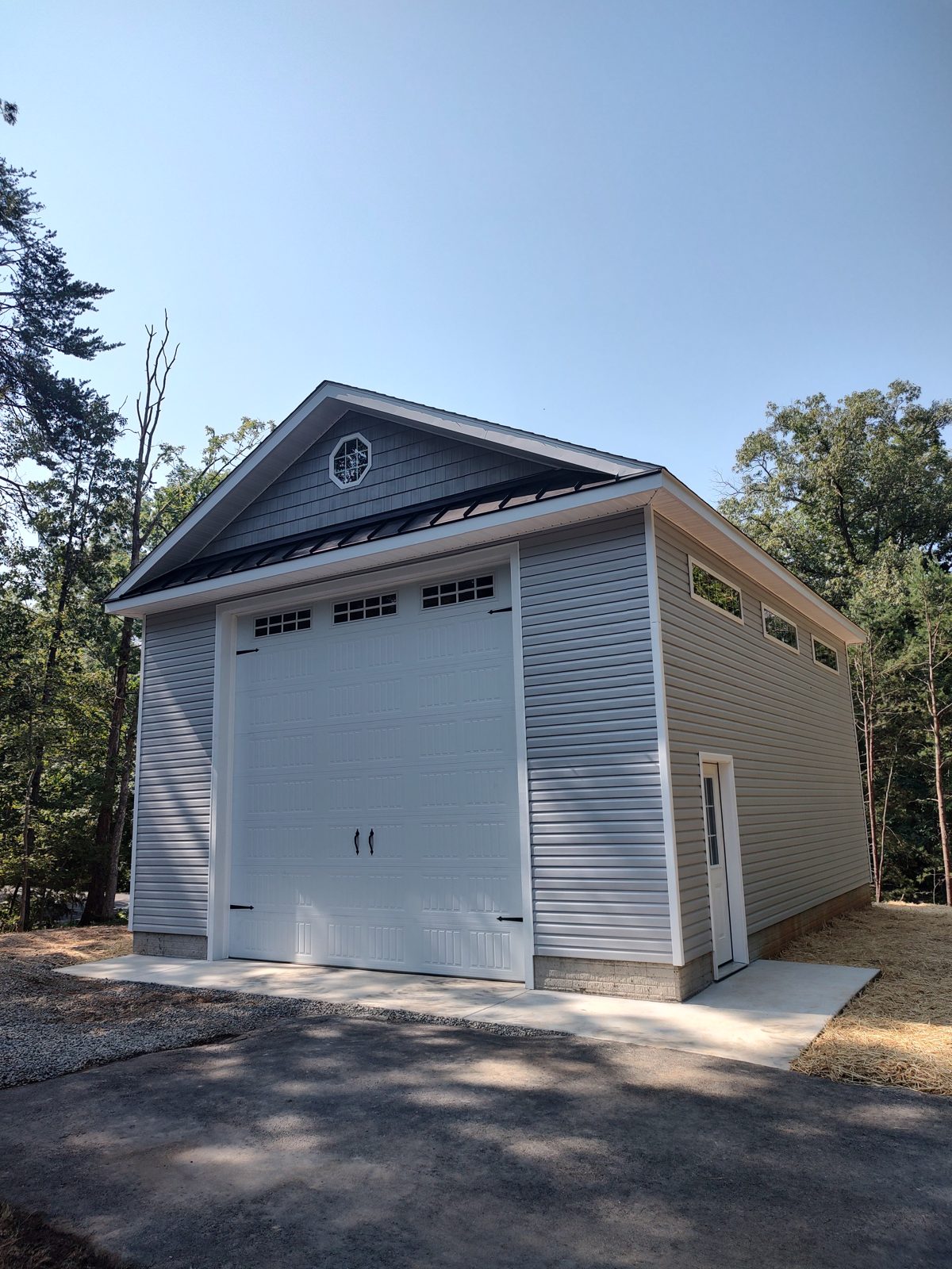 Single story garage recently built by Custom Garages of Virginia